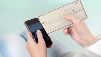 Fed: Mobile banking, payments gained in 2013